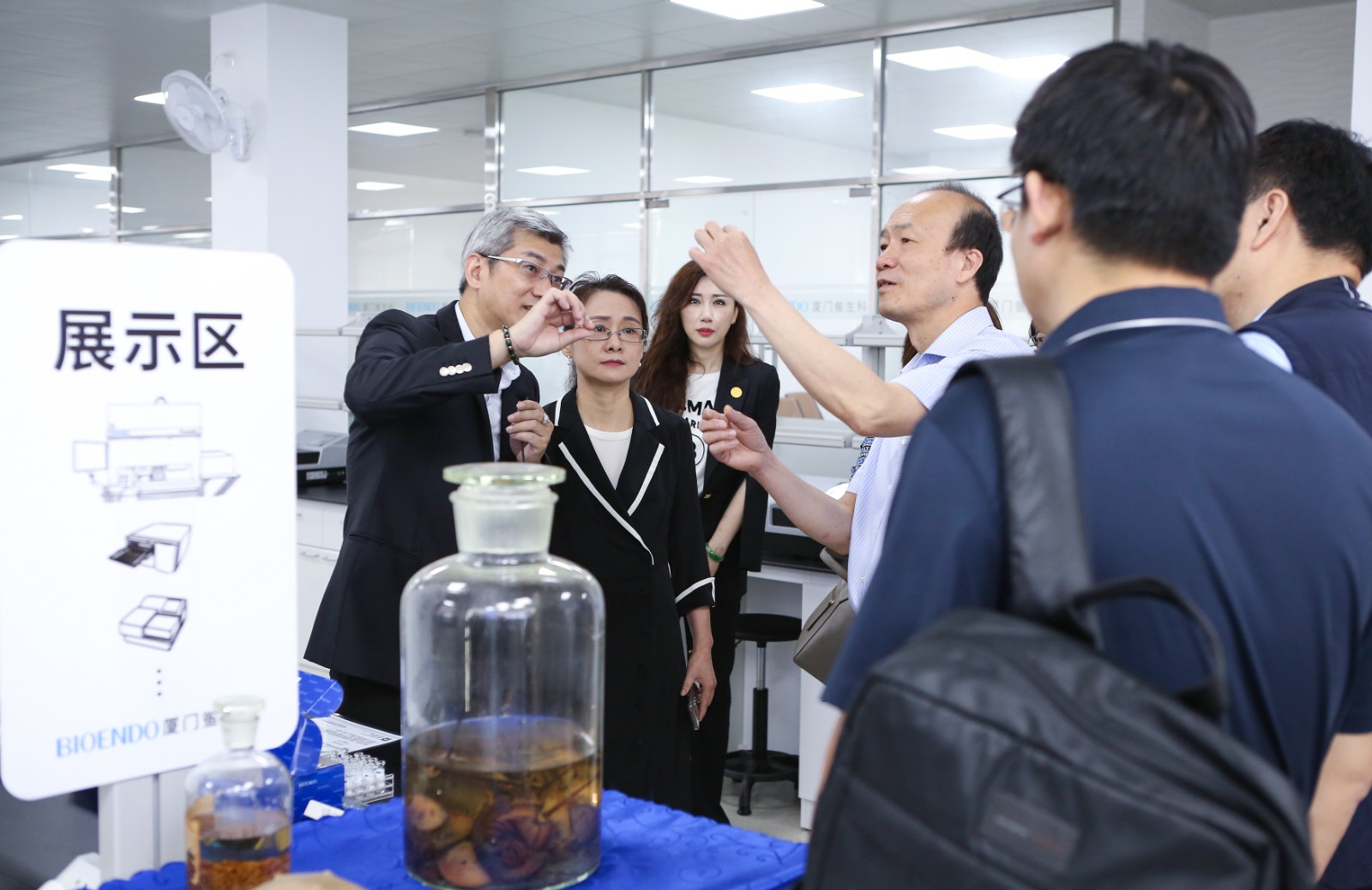 1684821829442929.jpg 實(shí)驗(yàn)室9.jpg